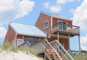 Exterior - Sea dog Oceanfront 3-Bedroom Surf City, perfect for 9 guests! (Surf City)