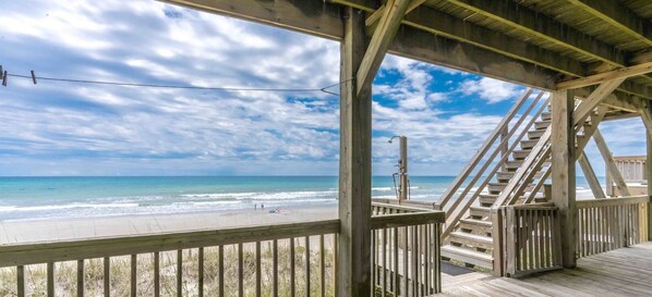 Property grounds - Simple Pleasure Oceanfront in Surf City, NC—perfect for 15! (Surf City)