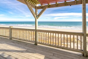 Beach - Surf Club - Oceanfront, 3 bedroom, gorgeous home in Surf City!  Dog Friendly! (Surf City)