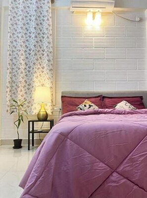 2 bedrooms, iron/ironing board, WiFi, bed sheets
