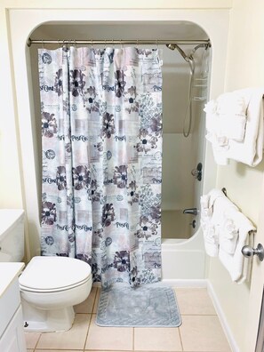 Shower, hair dryer, towels - Ocean Dunes villas #24, stay close to the beach (Myrtle Beach)