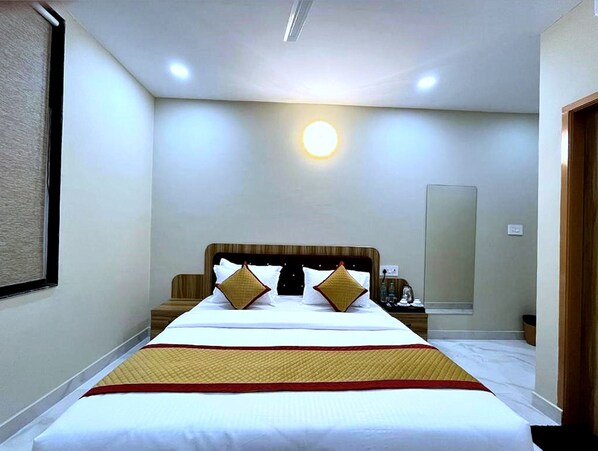 Desk, laptop workspace, soundproofing, iron/ironing board - Hotel Vrinda Niddhivan- near Prem mandir (Mathura)