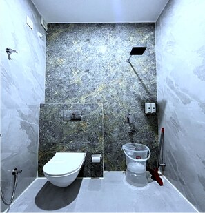 Doccia, doccia idromassaggio, asciugamani, sapone