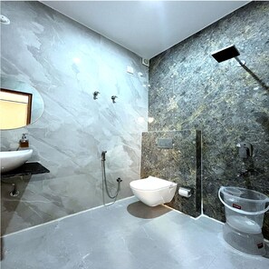 Shower, hydromassage showerhead, towels, soap
