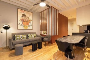 Interior - A Wonderful 2-BR/2BA in Montmartre (Paris)