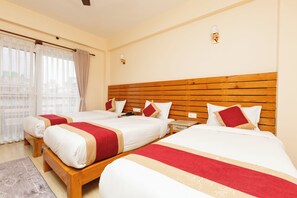 Háromágyas szoba | Íróasztal és ingyenes wifi