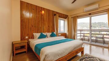 Double Room, Mountain View | Desk, free WiFi