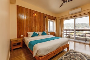 Dobbeltrom, fjellutsikt | Skrivebord og wi-fi (inkludert)