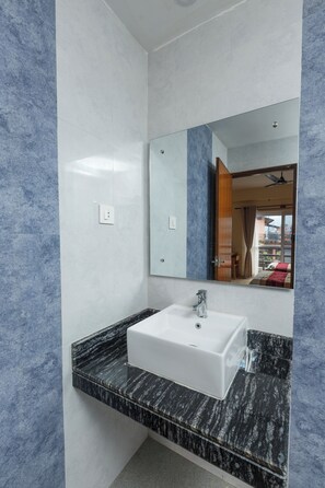 Papucsok, törölközők, szappan és sampon