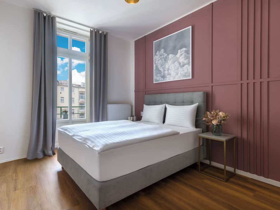 Estúdio luxo, sacada, vista para o pátio | Cortinas blackout, quartos à prova de som, ferros/tábuas de passar roupa