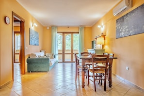 24-inch flat-screen TV with satellite channels, TV - Residence with thermal pools in Sorano (Sorano)