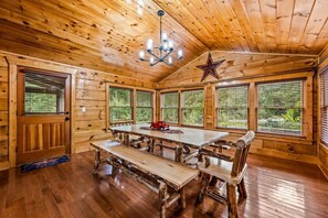 Dining - The Liberty Cabin: 4BR w/Hot Tub*Fireplace*Game Room*Sauna*Views (Sevierville)