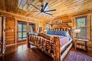 4 bedrooms, desk, WiFi, bed sheets
