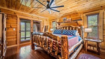 4 bedrooms, desk, WiFi, bed sheets