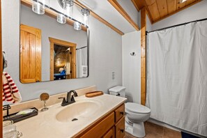 Bathroom - The Liberty Cabin: 4BR w/Hot Tub*Fireplace*Game Room*Sauna*Views (Sevierville)