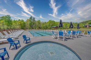Pool - The Liberty Cabin: 4BR w/Hot Tub*Fireplace*Game Room*Sauna*Views (Sevierville)