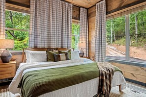 5 bedrooms, desk, free WiFi, bed sheets