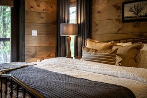 5 bedrooms, desk, free WiFi, bed sheets