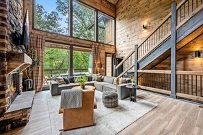 Televisión, chimenea y futbolito 