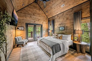 5 bedrooms, desk, free WiFi, bed sheets