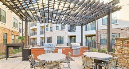 Stylish 2B near Legacy West Wi-Fi, Fitness, Pool