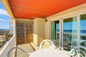 Outdoor dining - Southern Comfort by the Sea by Liquid Life (Gulf Shores)