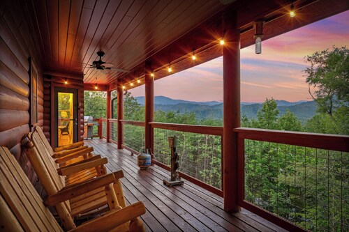 Hot Tub, Arcade Games, Fireplace, Jacuzzi, Fire-Pit, Free Attractions