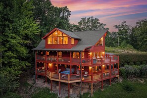 Exterior - Hot Tub, Arcade Games, Fireplace, Jacuzzi, Fire-Pit, Free Attractions (Sevierville)