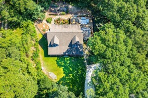 Exterior - Vineyard Haven House: Beach, Fire Pit & Garden View (Tisbury)