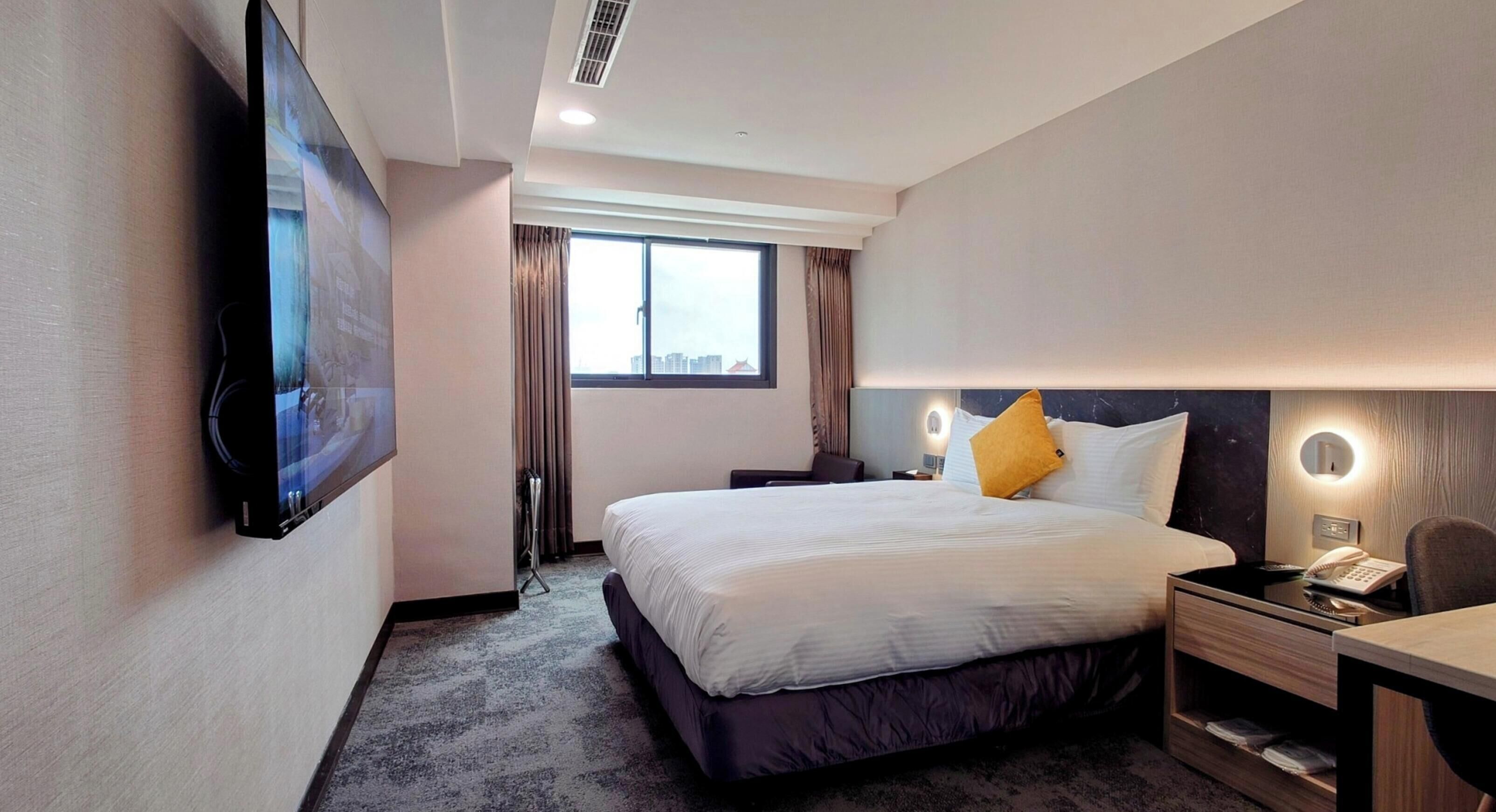 Business Double Room, City View | Desk, laptop workspace, blackout drapes, soundproofing
