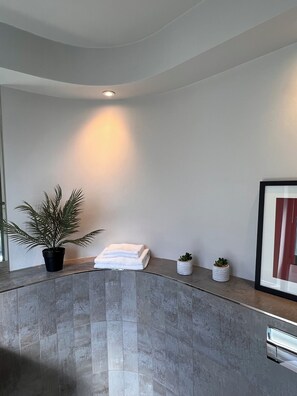 Interior - Beautiful 2 beds Apartment In Covent Garden! (London)