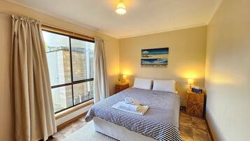 4 bedrooms, bed sheets