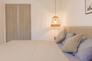 2 bedrooms, WiFi, bed sheets, wheelchair access