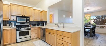 The Andanté - hot tub & spectacular backyard oasis