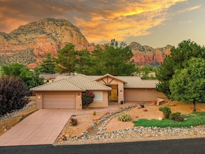 Exterior - The Andanté - hot tub & spectacular backyard oasis (Sedona)