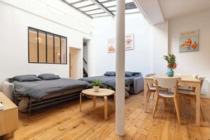 2 chambres, fer et planche à repasser, Wi-Fi, draps fournis