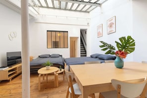 2 chambres, fer et planche Ă repasser, Wi-Fi, draps fournis