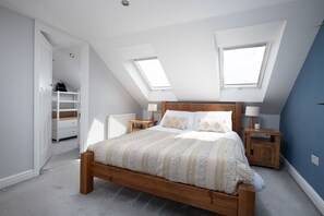 4 chambres, fer et planche à repasser, lit parapluie, Wi-Fi gratuit