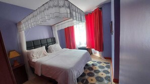 Apartemen Keluarga, balkon, pemandangan kolam renang | 3 kamar tidur dan didekorasi berbeda-beda