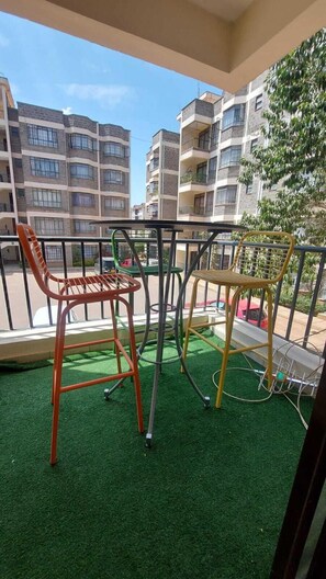 Family Apartment, Balcony, Pool View | Balkoni
