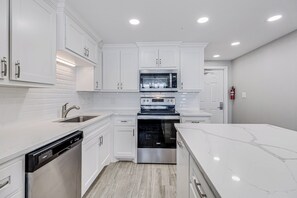 Fridge, microwave, oven, stovetop - Gulfstream Condos Unit 406 | Gulf Front View |Pool, Hot Tub, Pickleball Court (Corpus Christi)