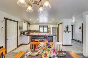 House (3 Bedrooms) | Interior - Deck & Mtn Views: Libby Home on Golf Course! (Libby)