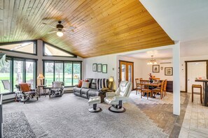 House (3 Bedrooms) | Interior