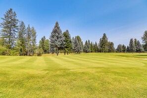House (3 Bedrooms) | Interior - Deck & Mtn Views: Libby Home on Golf Course! (Libby)