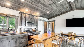 House (2 Bedrooms) | Interior