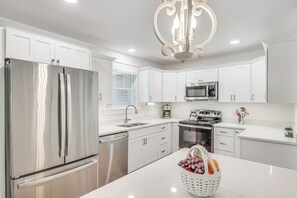 House (2 Bedrooms) | Interior - Newly Built Home Near Morrison Rockwood State Park (Morrison)