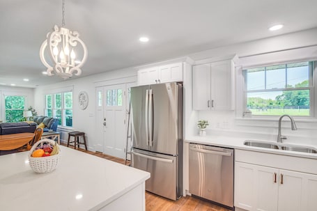 House (2 Bedrooms) | Interior. Newly Built Home Near Morrison Rockwood State Park