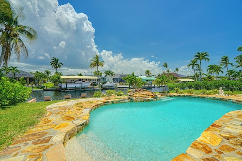 5 Mi to Beach: Cape Coral Oasis w/ Lanai