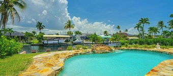 5 Mi to Beach: Cape Coral Oasis w/ Lanai