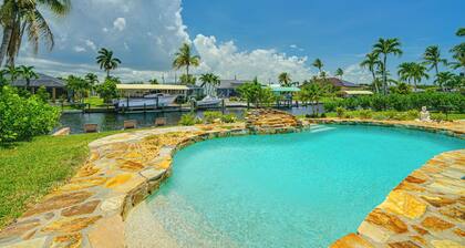 5 Mi to Beach: Cape Coral Oasis w/ Lanai